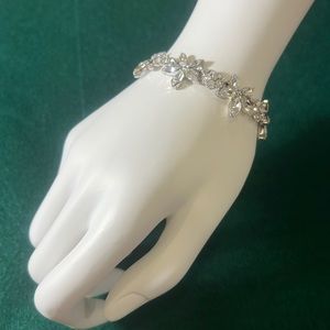 Sample pristine bracelet rhodium plated+ Swarovski Crystal inlay. NWT Canadian